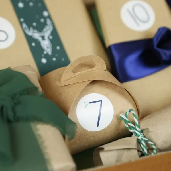 gros plan du paquet 7 dans la box noël homme Jour K