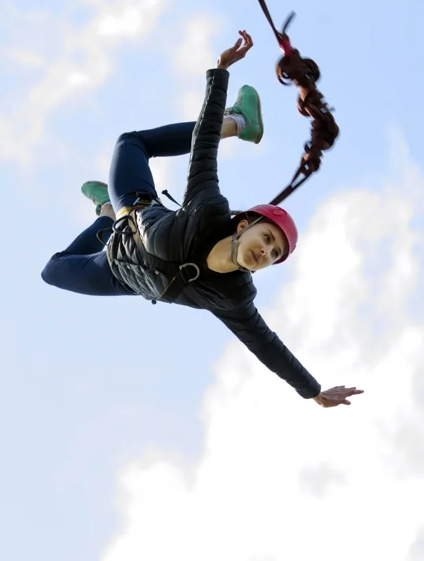 saut à l'élastique idée cadeau noël femme insolite 2025