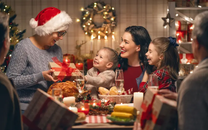 cadeau surprise en famille pour noël tendance 2025