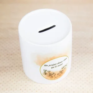 tirelire cadeau dans le calendrier de l'après anniversaire de mariage jour k