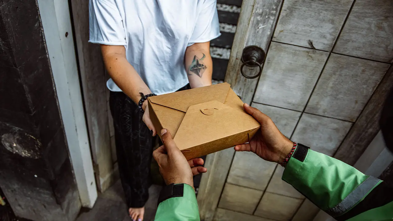 Lui faire livrer un repas - Idée cadeau post accouchement Livraison de repas - Idée cadeau naissance maman